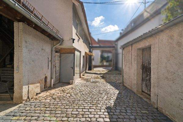 Innenhof Blick zum Tor