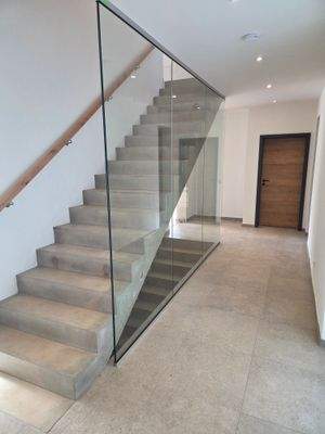 Diele mit Treppe ins OG