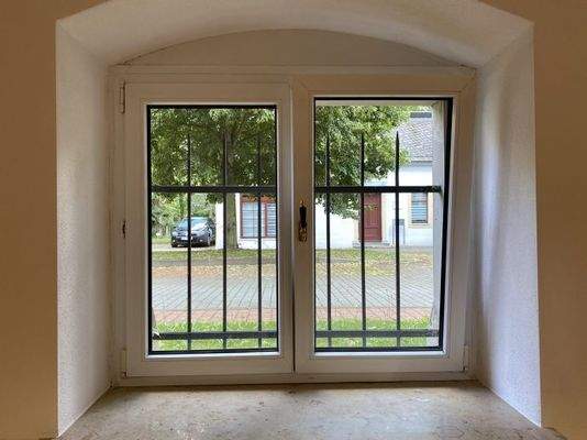 Blick zum Innenhof und auf die Remise