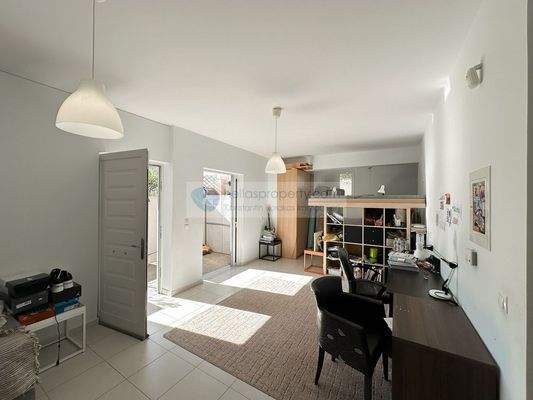 c56304f40288485d8b6a24269bd492fe-original