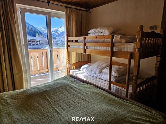 Schlafzimmer 1