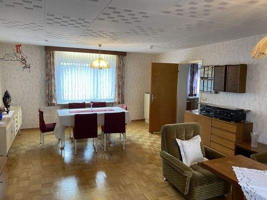 großes Wohn- ud Esszimmer im Obergeschoss