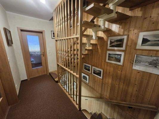 Flur und Treppenanlage