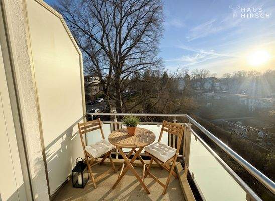 kleiner Balkon virtuell möbliert