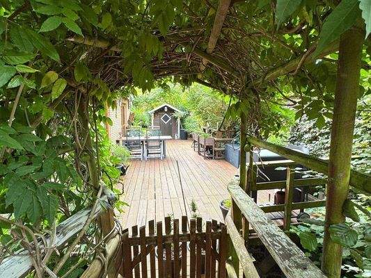 Seitlicher Zugang zur Terrasse.jpg