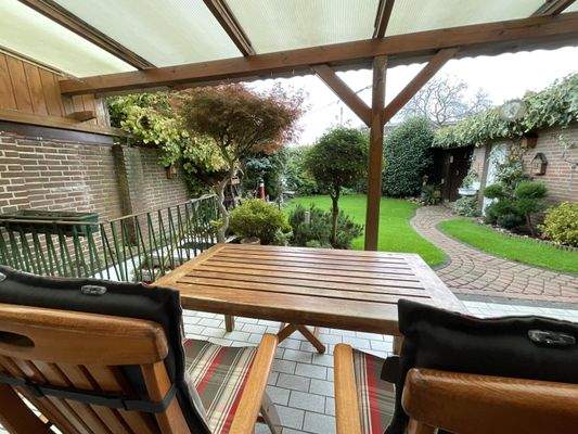 große Überdachte Terrasse