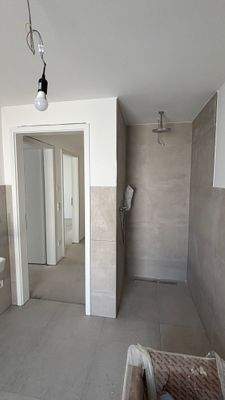 mit ebenerdiger Dusche