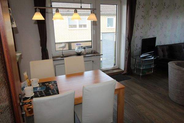 5 - Essbereich mit großem Balkon