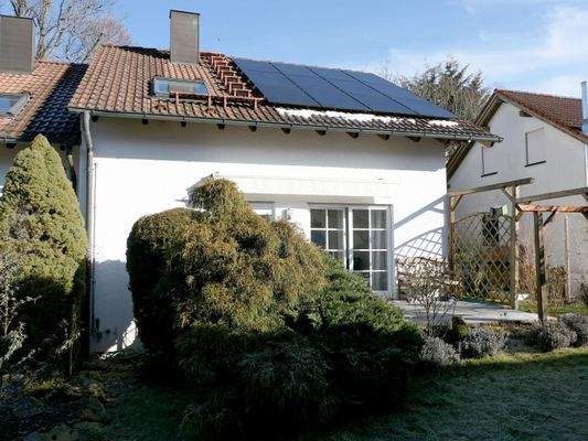 Gartenansicht mit Terrasse