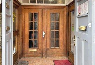 Eingang Gewerbe und und Wohnung