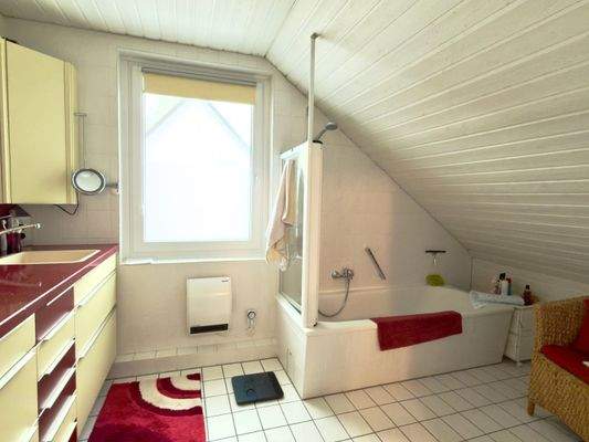 Tageslicht-Wannenbad (DG)