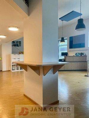 Säulentisch in Stehhöhe