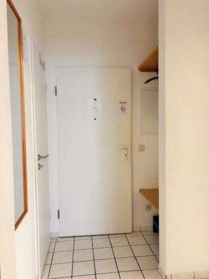 Flur mit Garderobe.jpg