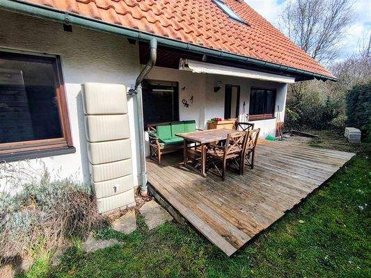 Terrasse mit Gartenmöbel