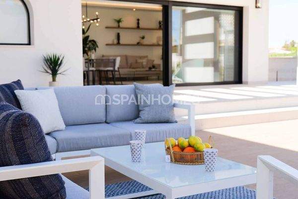 Detached 3-Bedroom Houses with Private Pools in Rojales