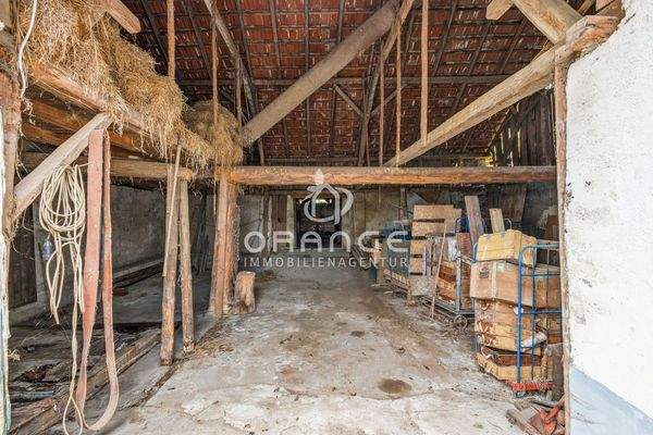 Scheune neben Einfamilienhaus