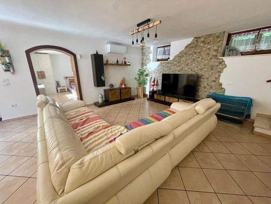 WhatsApp Image 2025-05-14 at 18.32.45 (1).jpeg