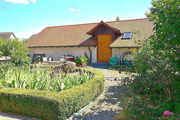 Zugang z. Werkstatt über den Garagen