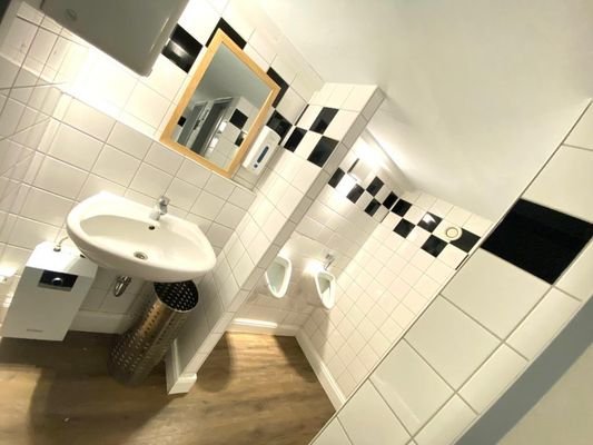 WC Herren 1