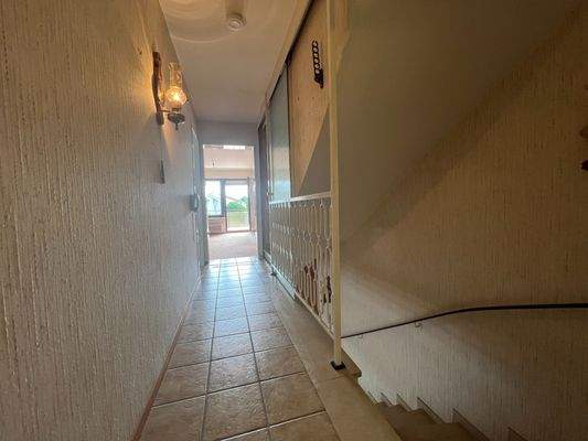 ...ins 1. Obergeschoss mit...