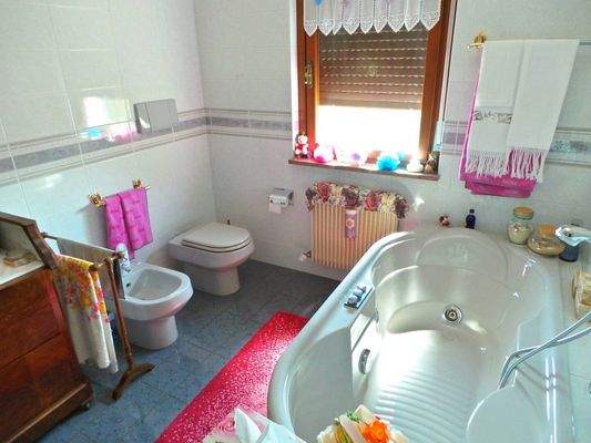 Haus in Udine mit schönem Garten und Garage