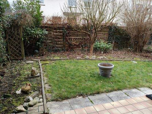 Garten von Terrasse aus gesehen