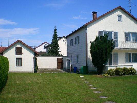 Haus mit Nebengebäude