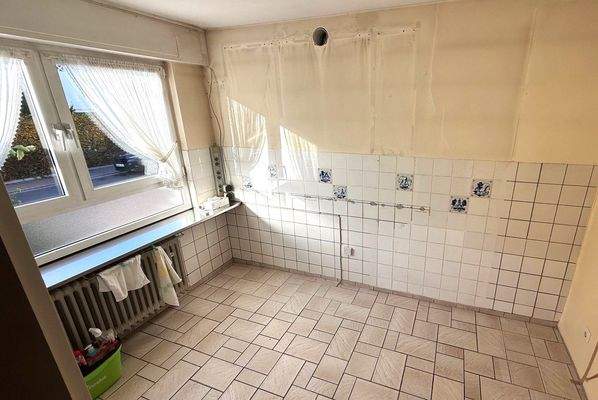 Leere Küche mit Kacheln