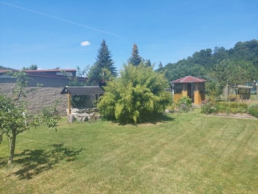 Garten mit Blick zum Pavillion