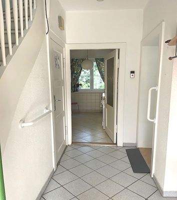 Blick vom Eingang bis z. Küche