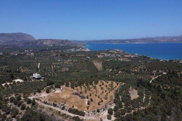 Kreta, Tsivaras: Grundstück in malerischer Lage mit Meerblick zu verkaufen