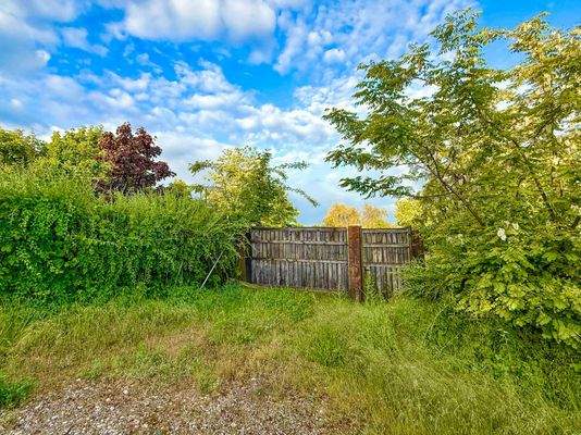 Einfahrt zum Grundstück