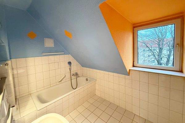 Tageslichtbad-mit-Wanne