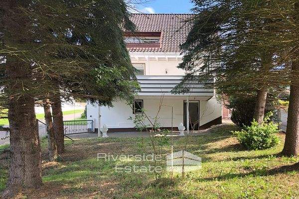 Gartenansicht und Carport