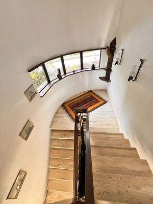 Hauptaufgang zum Wohnbereich - Marmortreppe