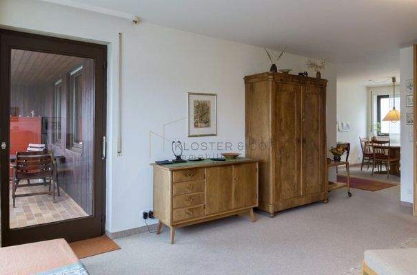 Lichtdurchflutetes Wohnzimmer