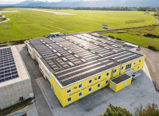 Luftbild Gewerbekomplex