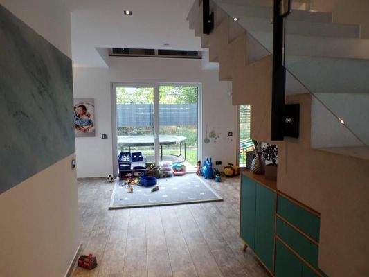 26a EG - Blick auf vorderen Teil d. Wohnzimmers