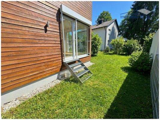 Sehr schöner, umlaufender Garten