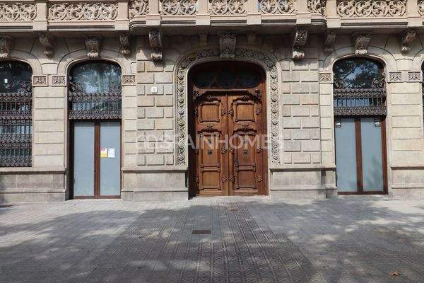 Apartments in a Renovated Building Near the Sea in Barcelona