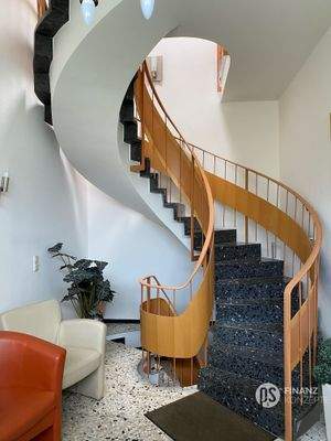 Treppenhaus zur Wohnung.jpg