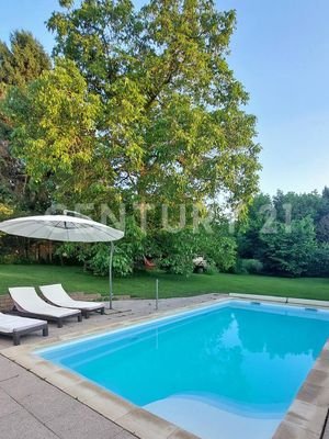 Pool im Sommer