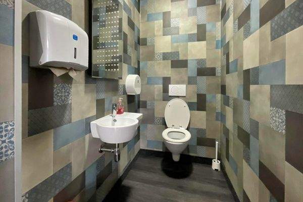 Damentoilette Sportcafé