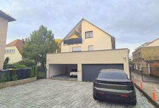 Duplex parking space