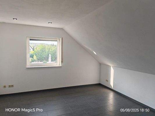 Schlafen Dachgeschoß 1.jpg