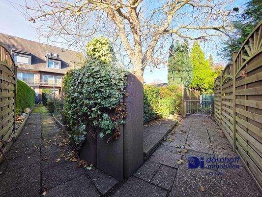 Garten Zugang zum Weg zwischen den Häusern