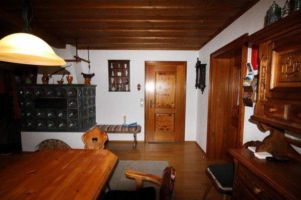 EG Esszimmer mit Kachelofen