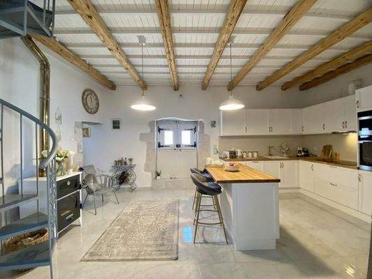 Wunderschön Renovierte Villa mit Meer- und Bergblick zum Verkauf in Xirosterni