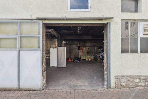 ehemalige Schmiede, jetzt Werkstatt, Zufahrt von der Strasse 