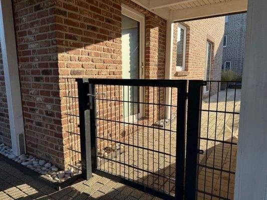 eingezäuntes Grdstck.